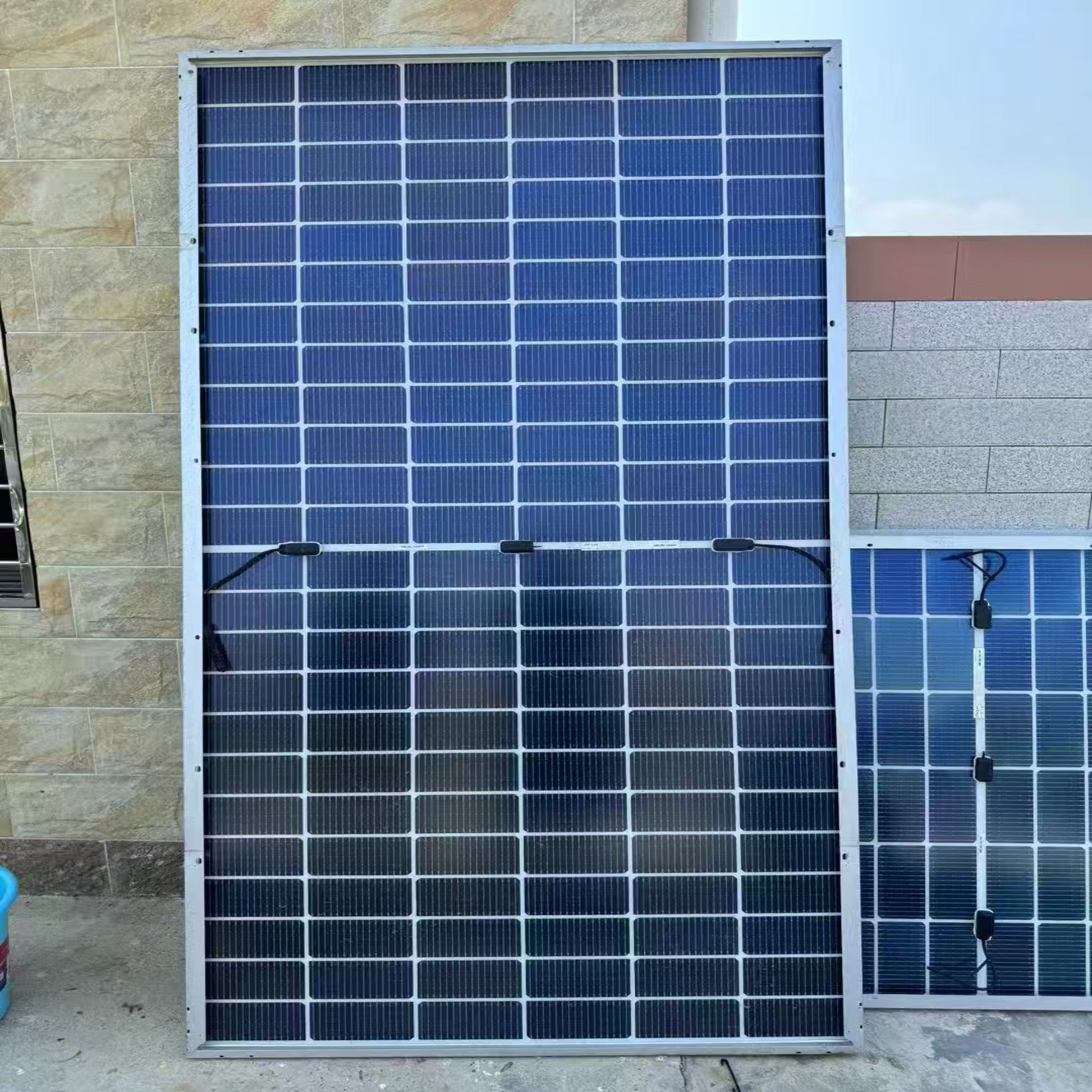 DA Solar_Used_550w_Solar_Panels_2